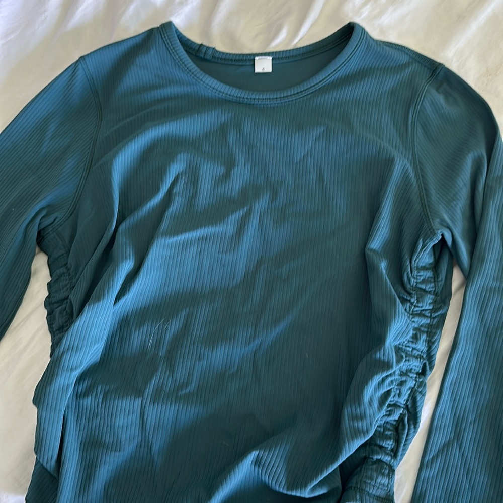 Lululemon blue ribbed cropped long sleeve